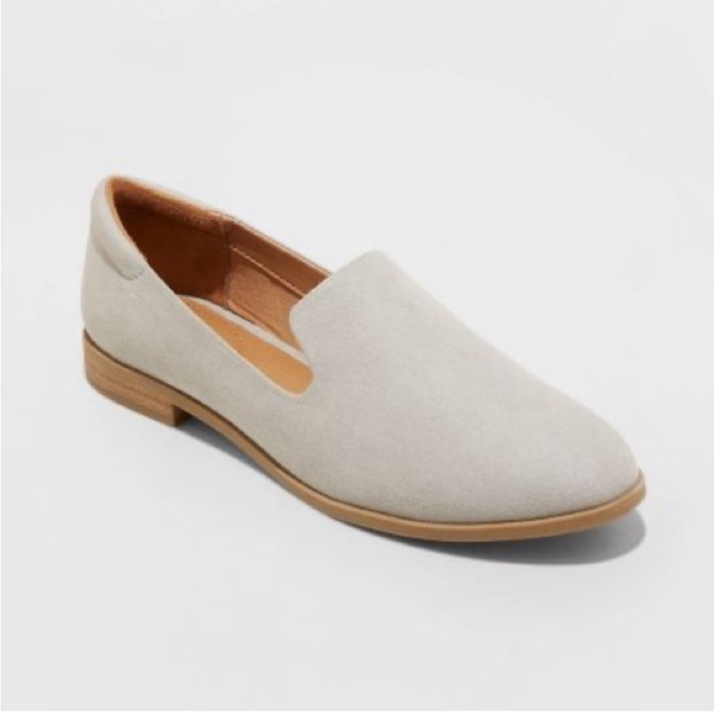ISO (In Search Of) Universal Thread Gray Loafer in SZ 7